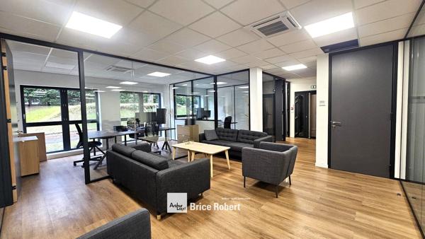 Bureaux à louer avec parkings privatifs à Rillieux-la-Pape