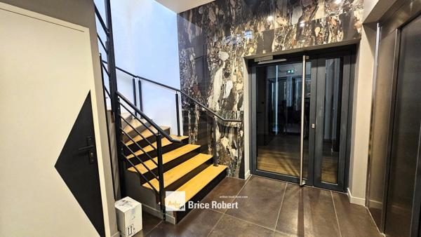 Bureaux à louer avec parkings privatifs à Rillieux-la-Pape