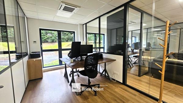 Bureaux à louer avec parkings privatifs à Rillieux-la-Pape
