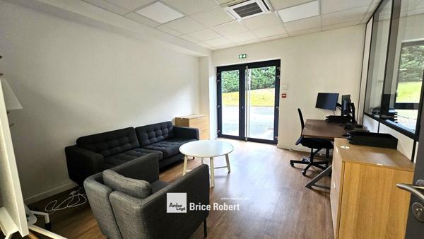 Bureaux à louer avec parkings privatifs à Rillieux-la-Pape