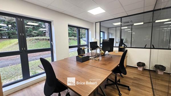 Bureaux à louer avec parkings privatifs à Rillieux-la-Pape