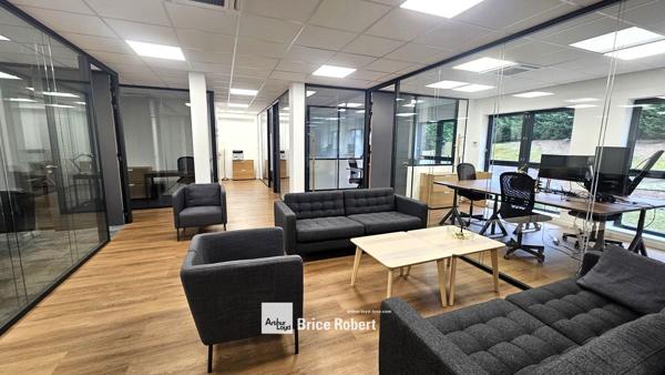 Bureaux à louer avec parkings privatifs à Rillieux-la-Pape