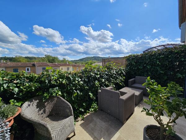 Villars (84400) Luberon, Villars, Jolie maison récente de 128 m² avec extérieur et garage.