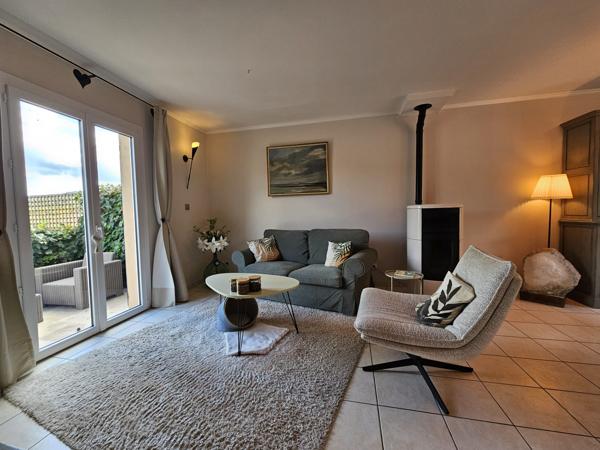 Villars (84400) Luberon, Villars, Jolie maison récente de 128 m² avec extérieur et garage.