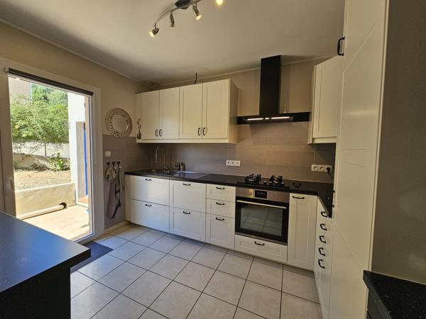 Villars (84400) Luberon, Villars, Jolie maison récente de 128 m² avec extérieur et garage.