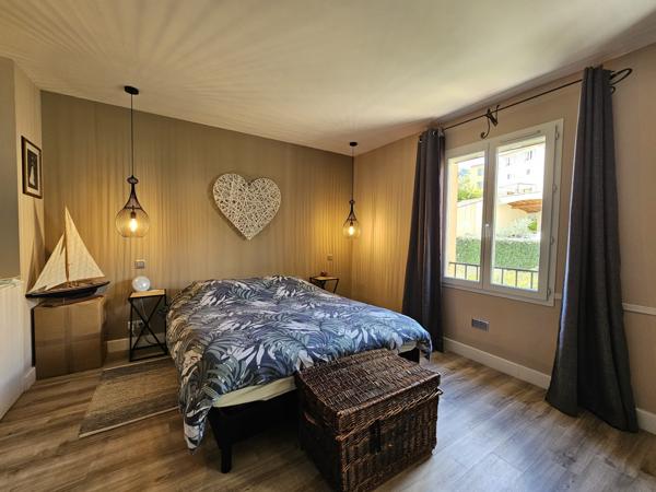 Villars (84400) Luberon, Villars, Jolie maison récente de 128 m² avec extérieur et garage.