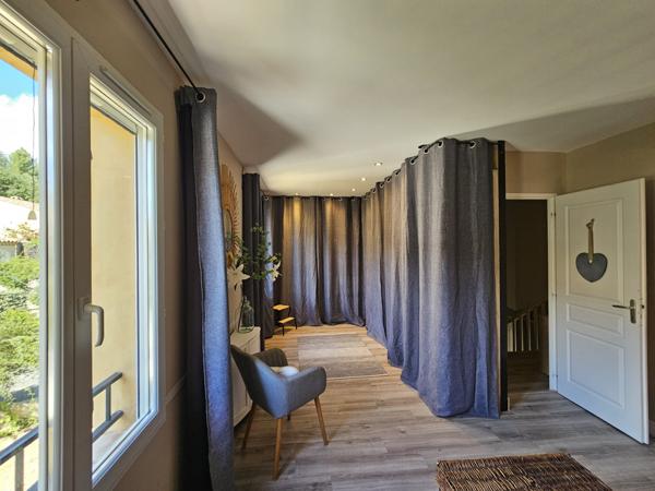 Villars (84400) Luberon, Villars, Jolie maison récente de 128 m² avec extérieur et garage.