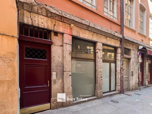 Bureau à louer à Lyon centre avec accès métro et commerces à proximité