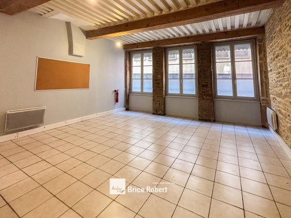 Bureau à louer à Lyon centre avec accès métro et commerces à proximité
