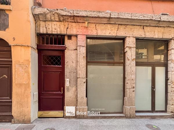 Bureau à louer à Lyon centre avec accès métro et commerces à proximité