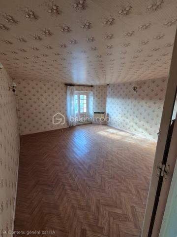 Au cœur de Pars-lès-Romilly, cette maison en pierre offre de beaux volumes et un potentiel rare. Elle s’étend sur un terrain clos de plus de 1 700 m² et compte une grange en pierre.

Rez-de-chaussée : on entre côté cour par une véranda, qui mène à une très grande cuisine aménagée et équipée. Elle ouvre sur un vaste séjour en double exposition, avec une cheminée en pierre équipée d’un insert. Un couloir dessert ensuite :

deux chambres lumineuses,
une salle de jeux,
une salle d’eau,
un WC.

Étage : il compte trois chambres supplémentaires et trois greniers aménageables, pour gagner encore de la surface.

Annexes :

une buanderie ou cuisine d’été,
une cave voûtée,
un bureau, qui peut devenir une chambre,
une grange en pierre au volume généreux.

Confort et équipements :

pompe à chaleur,
volets roulants,
raccordement au tout-à-l’égout,
DPE classé D.

Il faudra prévoir quelques travaux de rafraîchissement pour redonner à la maison tout son cachet.

Pour quels projets ? Une grande maison de famille, une maison d’hôtes, ou une activité professionnelle grâce à la grange et aux annexes : les volumes permettent de nombreux usages.

Contactez-moi pour organiser une visite.
Jean-François Profillet – BSK Immobilier – 06 95 31 69 30