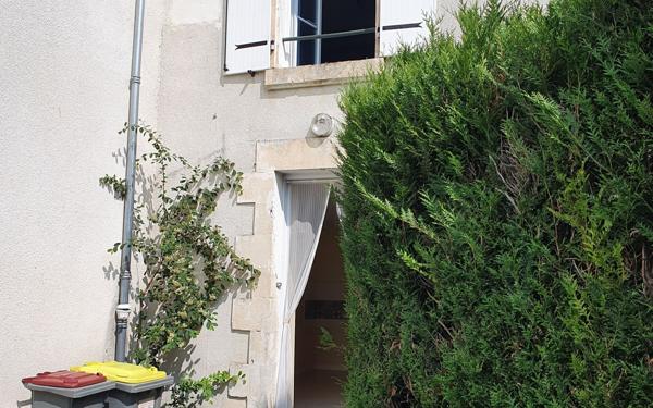 Immeuble à vendre    13 pièces •  Mauzé-sur-le-Mignon