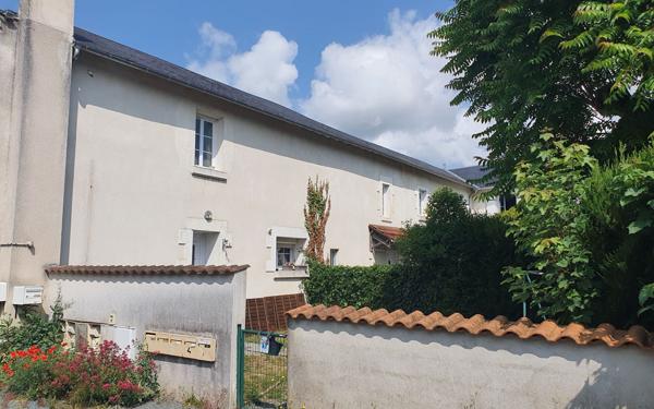 Immeuble à vendre    13 pièces •  Mauzé-sur-le-Mignon