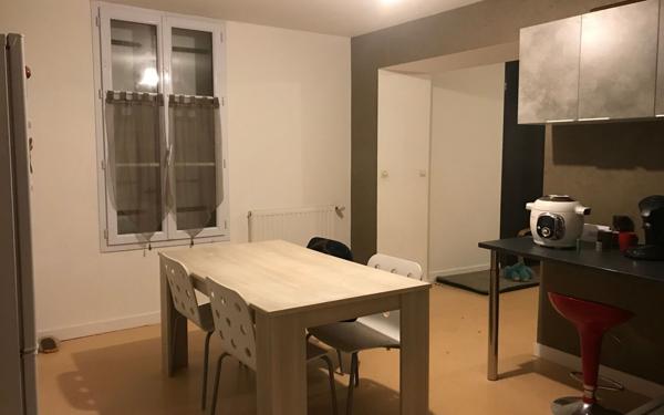 Immeuble à vendre    13 pièces •  Mauzé-sur-le-Mignon