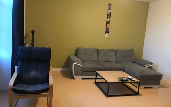 Immeuble à vendre    13 pièces •  Mauzé-sur-le-Mignon