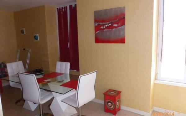 Immeuble à vendre    13 pièces •  Mauzé-sur-le-Mignon