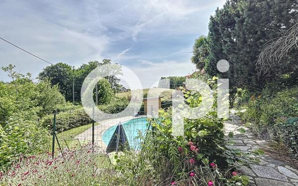 Maison à vendre    7 pièces •  Saint-Mexant