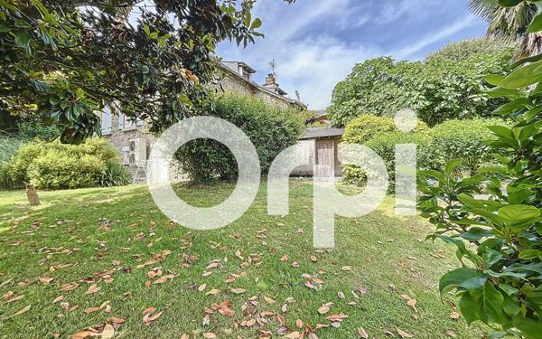 Maison à vendre    7 pièces •  Saint-Mexant