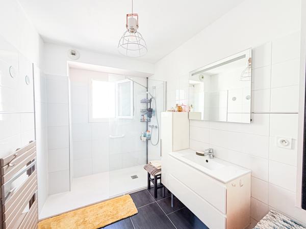 Appartement avec terrasse et vue mer