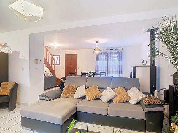 A vendre, maison de 141m2, 4 chambres, à Chateauneuf-sur Sarthe sur un terrain de plus de 2200m2