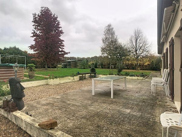 A vendre, maison de 141m2, 4 chambres, à Chateauneuf-sur Sarthe sur un terrain de plus de 2200m2