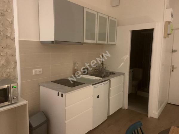 A LOUER - Studio meublé - Centre Ville de La Rochelle - 24 m2