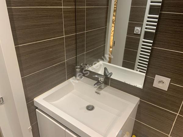 A LOUER - Studio meublé - Centre Ville de La Rochelle - 24 m2