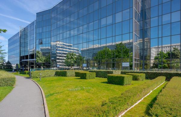Bureaux rénovés haut de gamme à Nanterre – Emplacement stratégique et services premium