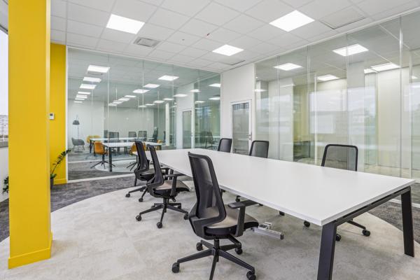 Bureaux rénovés haut de gamme à Nanterre – Emplacement stratégique et services premium