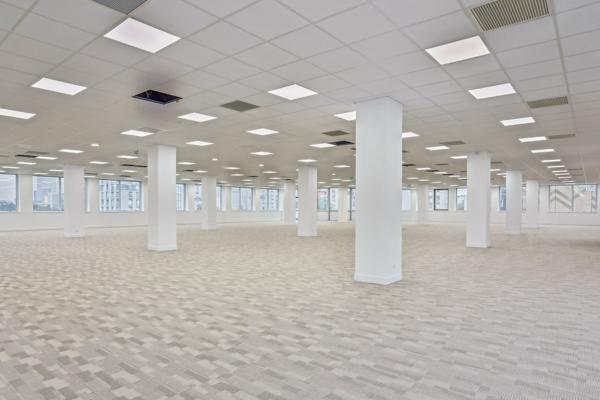 Bureaux rénovés haut de gamme à Nanterre – Emplacement stratégique et services premium