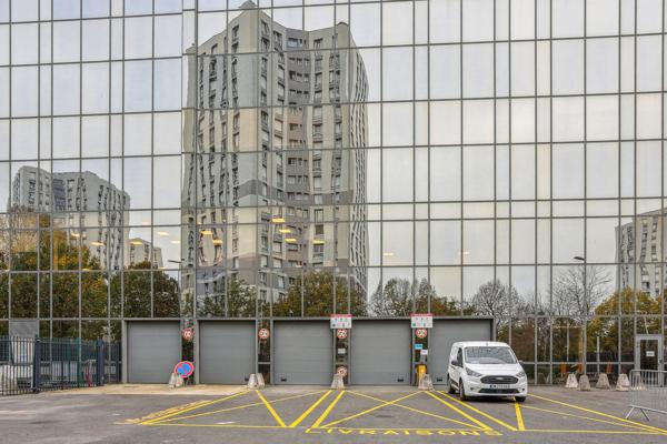 Bureaux rénovés haut de gamme à Nanterre – Emplacement stratégique et services premium