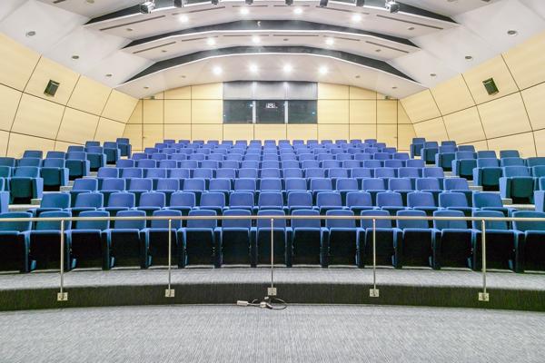 Bureaux rénovés haut de gamme à Nanterre – Emplacement stratégique et services premium