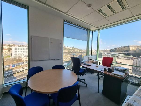 POITIERS GARE CENTRE VILLE - TRES BEAUX BUREAUX A LOUER A PARTIR DE 13M² JUSQU'A 24M²