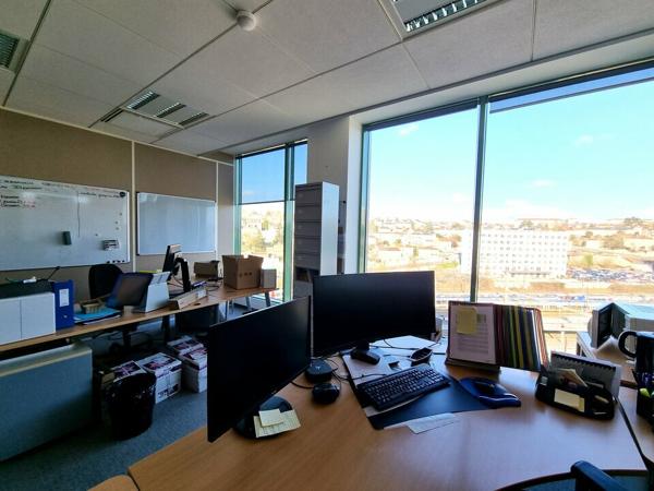 POITIERS GARE CENTRE VILLE - TRES BEAUX BUREAUX A LOUER A PARTIR DE 13M² JUSQU'A 24M²