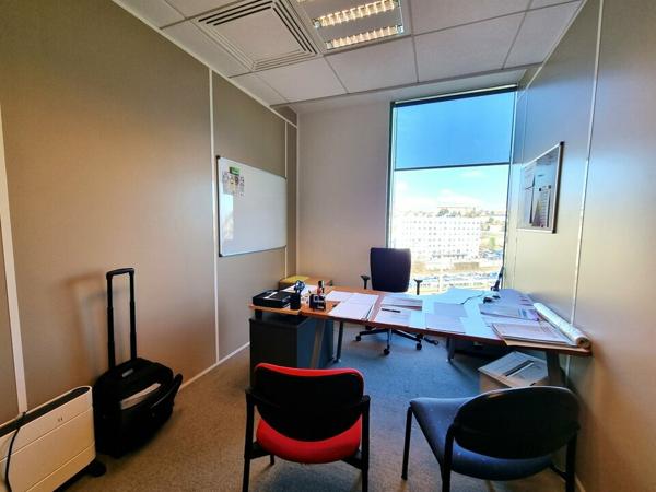 POITIERS GARE CENTRE VILLE - TRES BEAUX BUREAUX A LOUER A PARTIR DE 13M² JUSQU'A 24M²