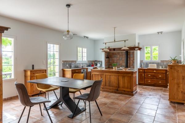 Maison à vendre |                                       Objat |                                        5 pièces  |  150 m²