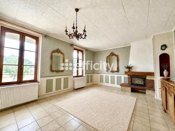 Appartement
         3 pièces
        - 77 m² 120 000 € *