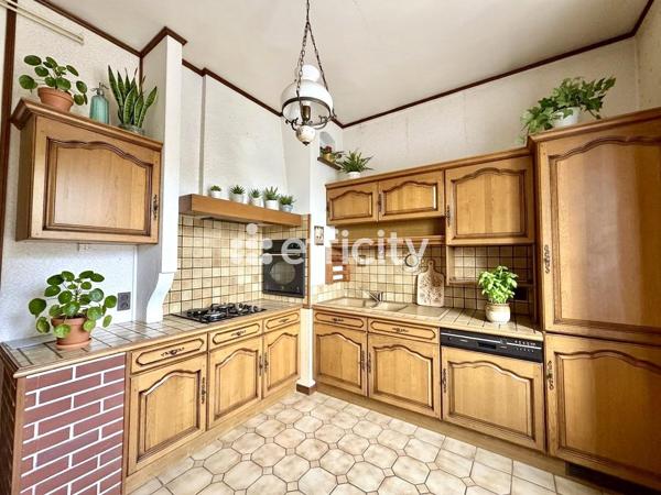 Appartement
         3 pièces
        - 77 m² 120 000 € *