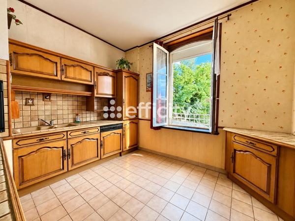 Appartement
         3 pièces
        - 77 m² 120 000 € *