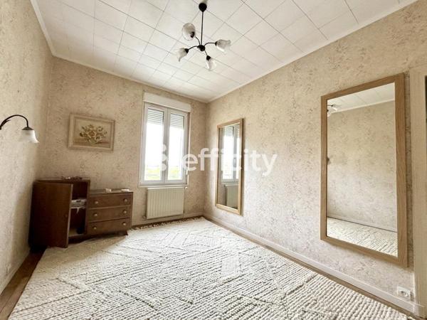 Appartement
         3 pièces
        - 77 m² 120 000 € *