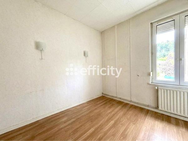Appartement
         3 pièces
        - 77 m² 120 000 € *