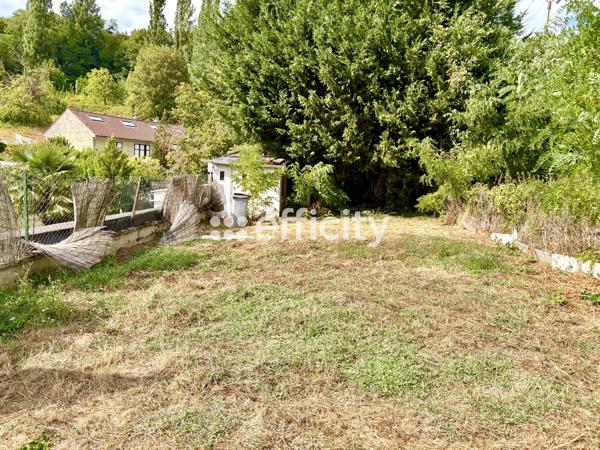 Appartement
         3 pièces
        - 77 m² 120 000 € *
