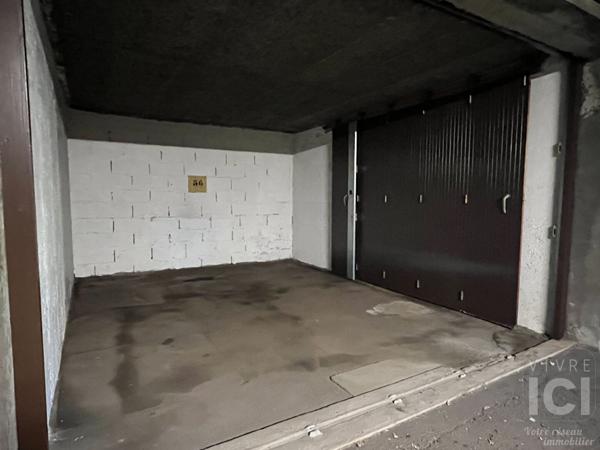 Garage fermé et sécurisé de 16 m² ,Tram L3 Ferriére