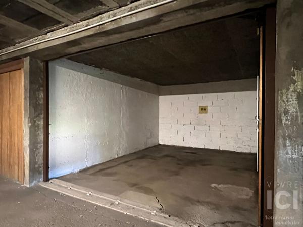 Garage fermé et sécurisé de 16 m² ,Tram L3 Ferriére