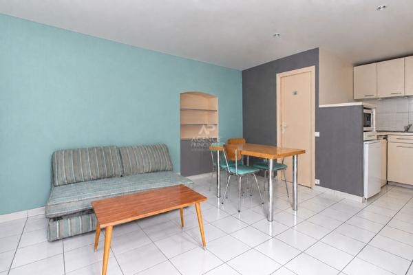 PARIS 18EME - EXCLUSIVITÉ - METRO ABBESSES OU BLANCHE - VILLA DES PLATANES. 273 000 € **  - Référence  6884-NG