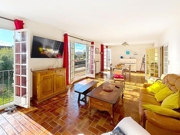 GRANDE MAISON FAMILIALE VERNIOLLE SUR PARCELLE DE 3 000 M² AVEC PISCINE ET VUE PYRÉNÉES