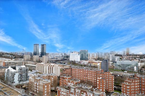 Appartement à vendre 4 pièces PARIS 20EME ARRONDISSEMENT (75) - T4 en étage élevé avec vue panoramique