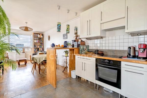 Appartement à vendre 4 pièces PARIS 20EME ARRONDISSEMENT (75) - T4 en étage élevé avec vue panoramique