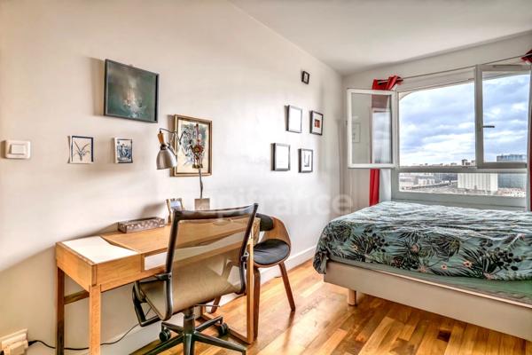 Appartement à vendre 4 pièces PARIS 20EME ARRONDISSEMENT (75) - T4 en étage élevé avec vue panoramique