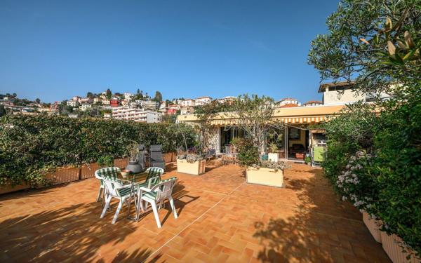 Appartement à vendre    5 pièces • 122 m2 Nice